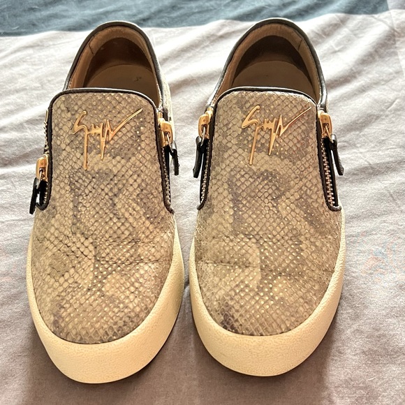 GIUSEPPE ZANOTTI
Double-Zip Leather Low-Top Sneakers
Size 36.5 - Picture 1 of 4